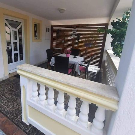 Apartments Robi- Swimming Pool And Beautiful Garden Kampor Bagian luar foto