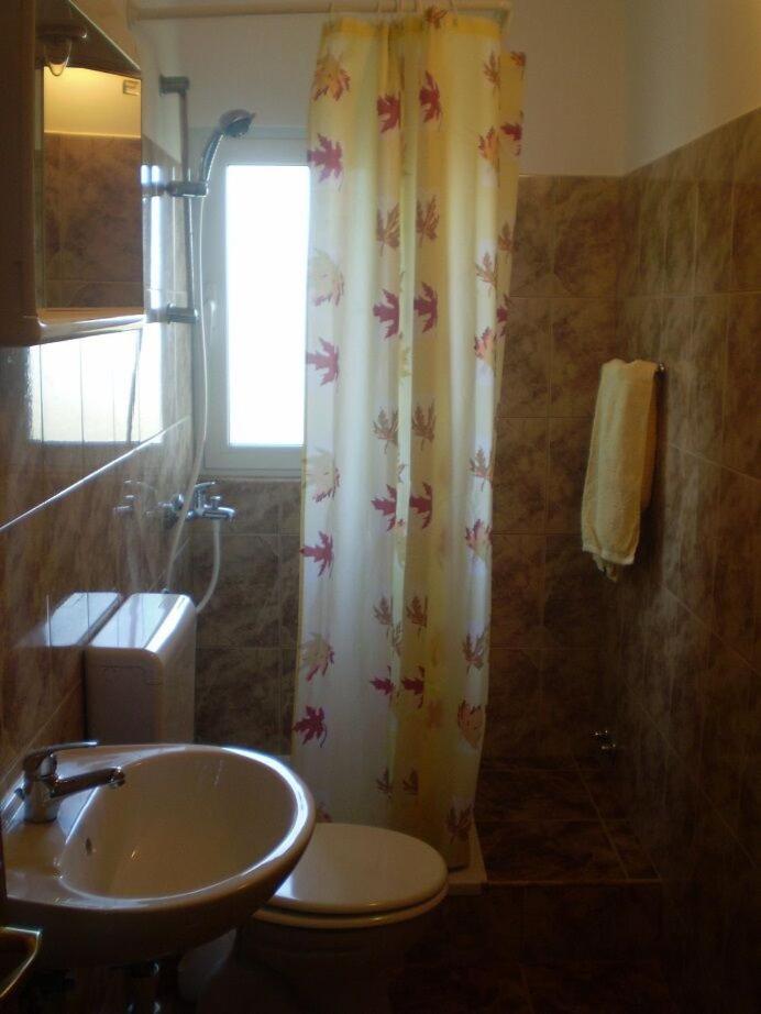 Apartments Robi- Swimming Pool And Beautiful Garden Kampor Bagian luar foto