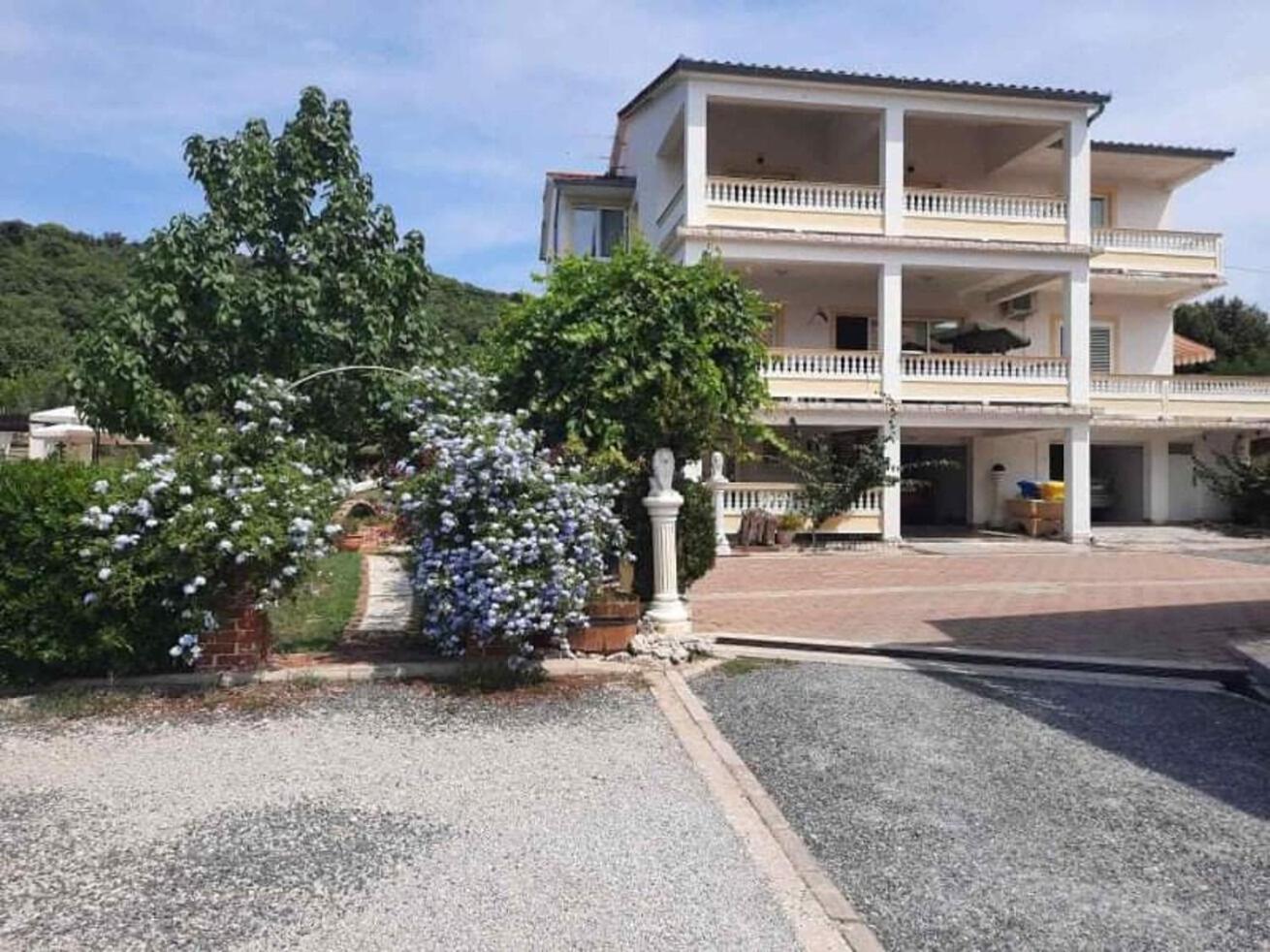 Apartments Robi- Swimming Pool And Beautiful Garden Kampor Bagian luar foto