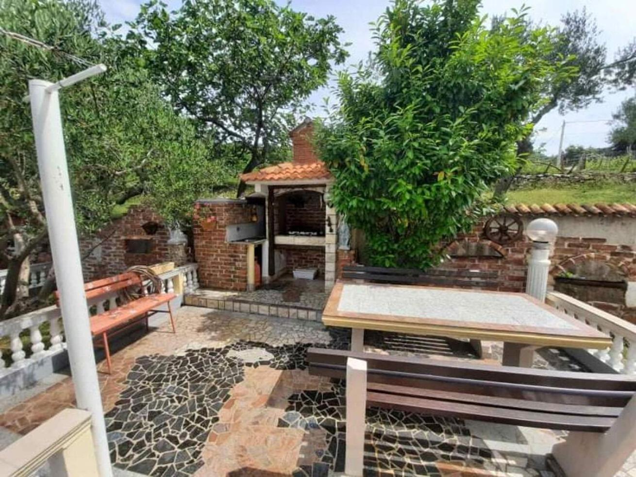 Apartments Robi- Swimming Pool And Beautiful Garden Kampor Bagian luar foto