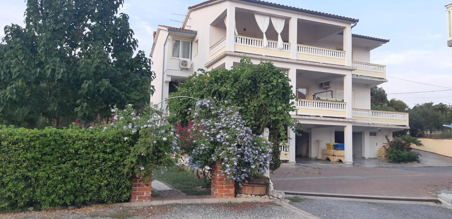 Apartments Robi- Swimming Pool And Beautiful Garden Kampor Bagian luar foto