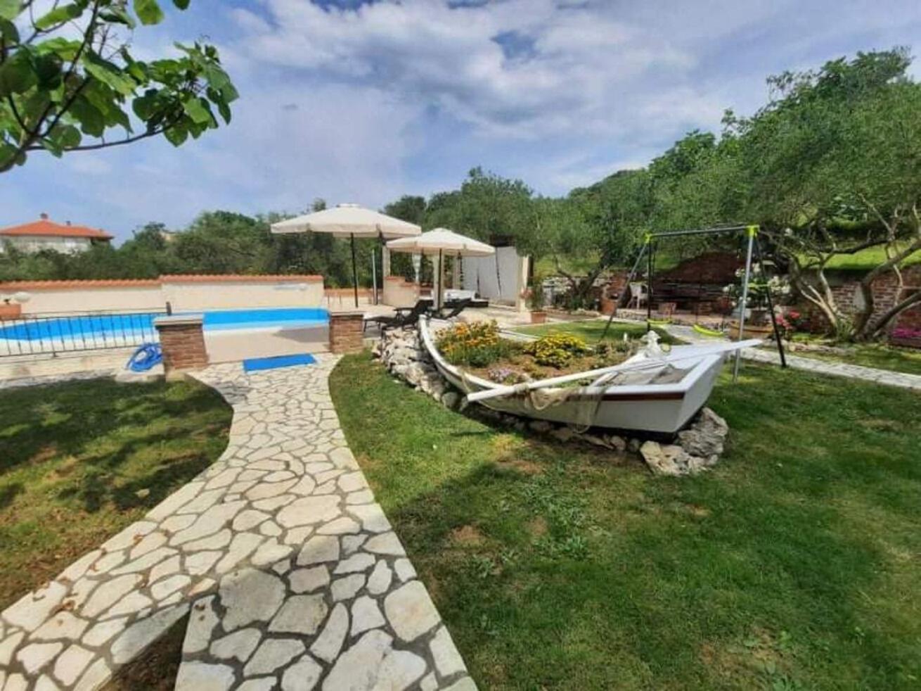 Apartments Robi- Swimming Pool And Beautiful Garden Kampor Bagian luar foto