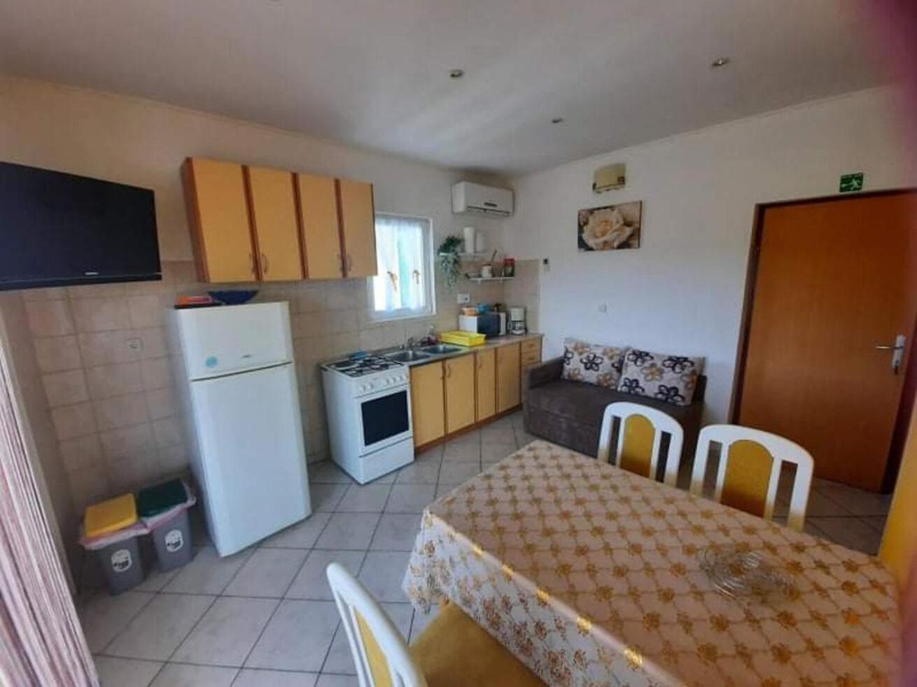 Apartments Robi- Swimming Pool And Beautiful Garden Kampor Bagian luar foto