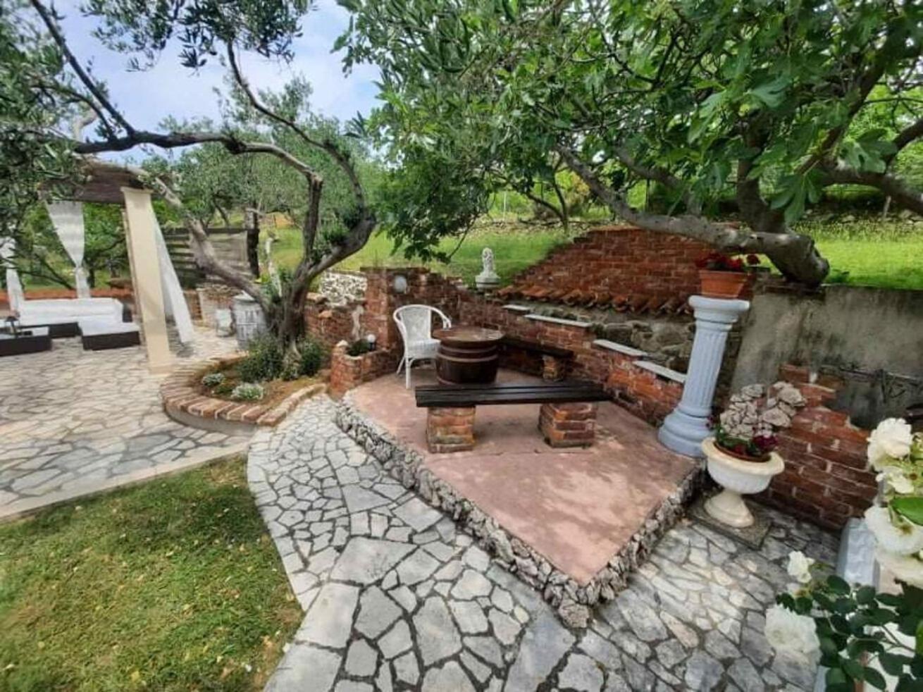 Apartments Robi- Swimming Pool And Beautiful Garden Kampor Bagian luar foto